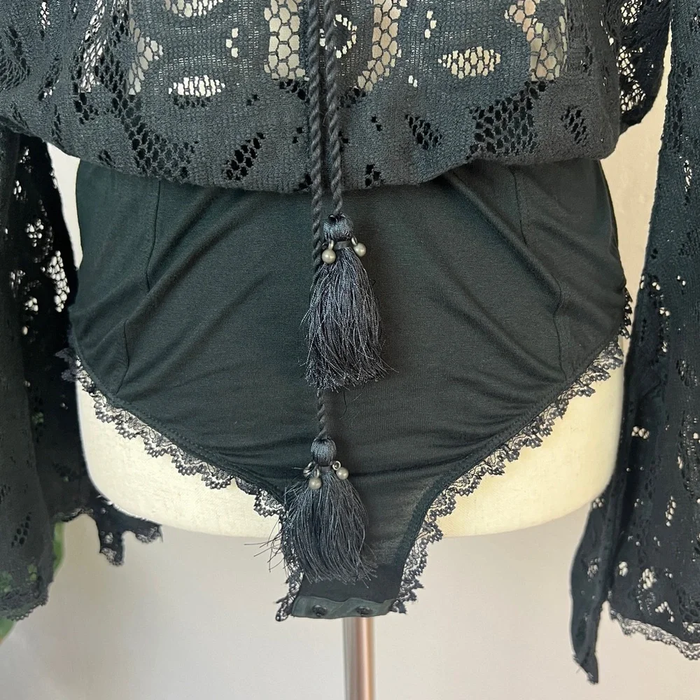 •FREE PEOPLE• NWOT Better with Time Lace‎ Bell Sleeve Bodysuit in Black Size XS